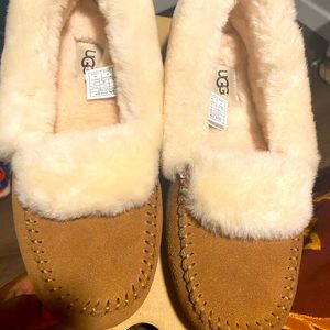 Womens UGG slippers